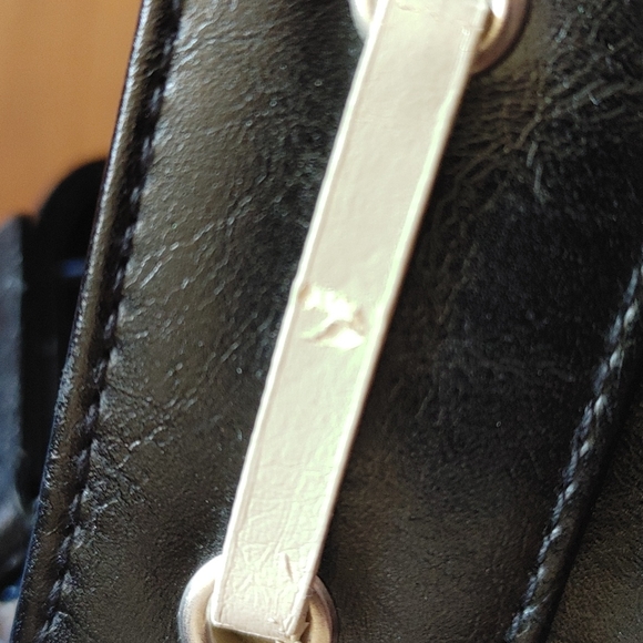 WHITE HOUSE BLACK MARKET BLACK WRISTLET/CLUTCH - Picture 5 of 5